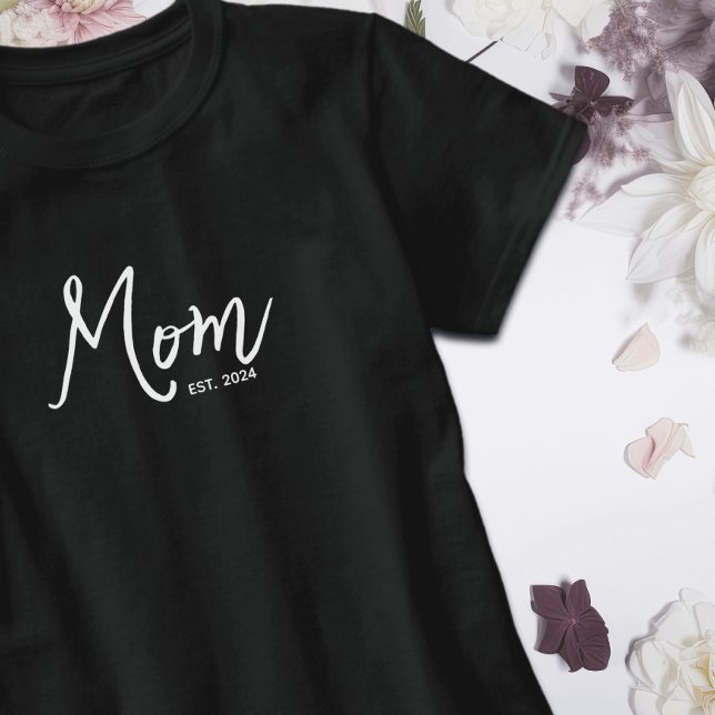 Mum Established New Mum Gift  T-Shirt (Creator Uploaded)
