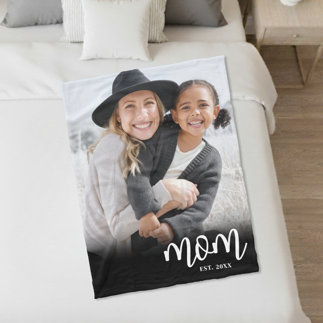 Mum Established Script Photo Gift Fleece Blanket (Mom Established Script Photo Gift Fleece Blanket)