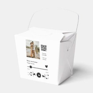 Music player personalised couple love q r code tex favour box