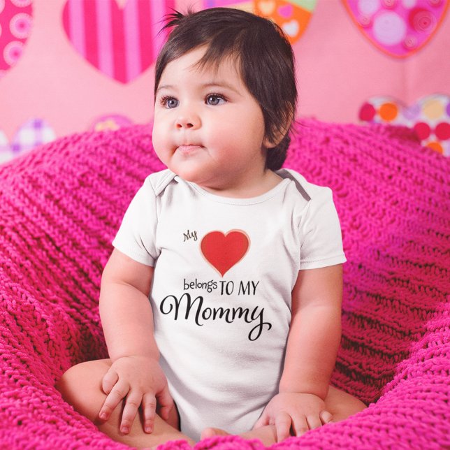 My Heart Belongs to Mummy Cute Modern Baby Bodysuit (My heart belongs to Mommy cute baby bodysuit.)