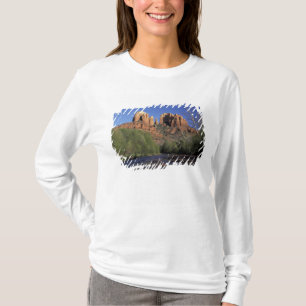 NA, USA, Arizona, Sedona. Cathedral Rock and Oak T-Shirt