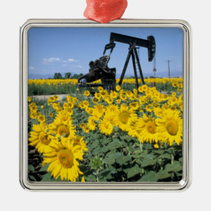 Na, USA, Colorado, Sunflowers, Oil Derrick Metal Tree Decoration