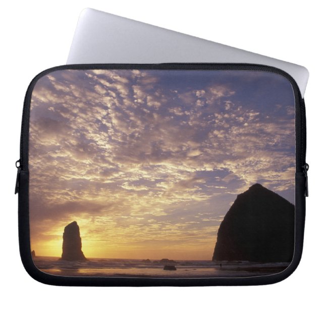 NA, USA, Oregon, Oregon Coast, Canon Beach with Laptop Sleeve (Front)
