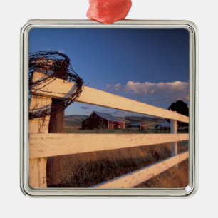 NA, USA, Washington, near Walla Walla, fence, Metal Tree Decoration