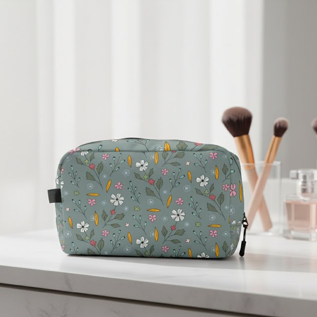 Necessaire for children with flower print. dopp kit (Creator Uploaded)