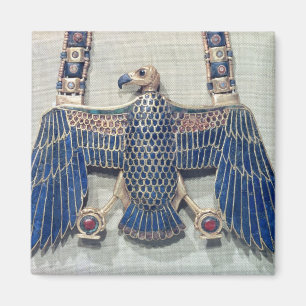 Necklace with vulture pendant magnet