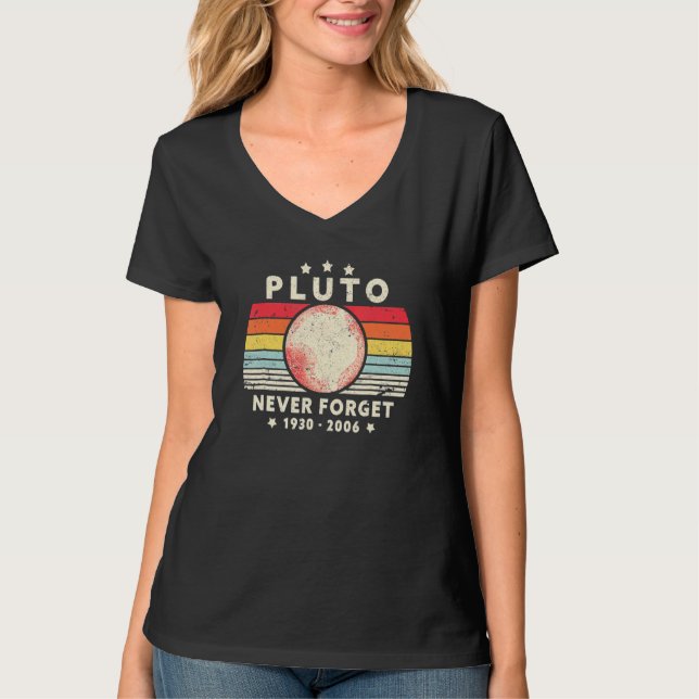 Never Forget Pluto  Retro Style Astronomy Space Sc T-Shirt (Front)