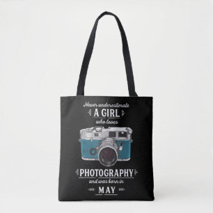 Never Underestimate A Girl Who Loves Photography M Tote Bag