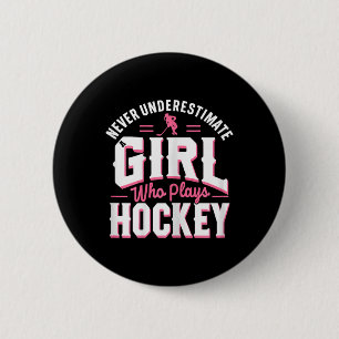 Never Underestimate A Girl Who Plays Hockey  6 Cm Round Badge