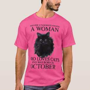Never Underestimate A Woman Who Loves Cats Born In T-Shirt