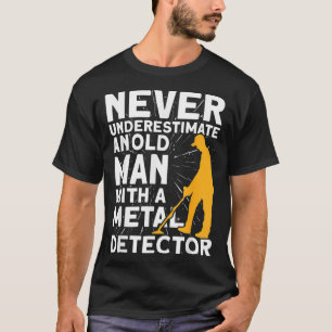 Never underestimate an old Man Metal Detecting  T-Shirt