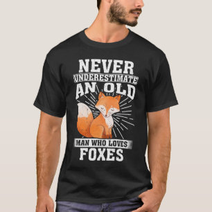 Never Underestimate An Old Man Who Loves Foxes  T-Shirt