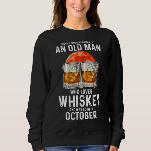 Never Underestimate An Old Man Who Loves Whiskey O Sweatshirt
