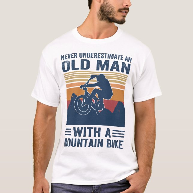 never underestimate an old man with a mountain bik T-Shirt (Front)