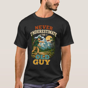 Never Underestimate the Old Guy Veteran Disc Golfe T-Shirt