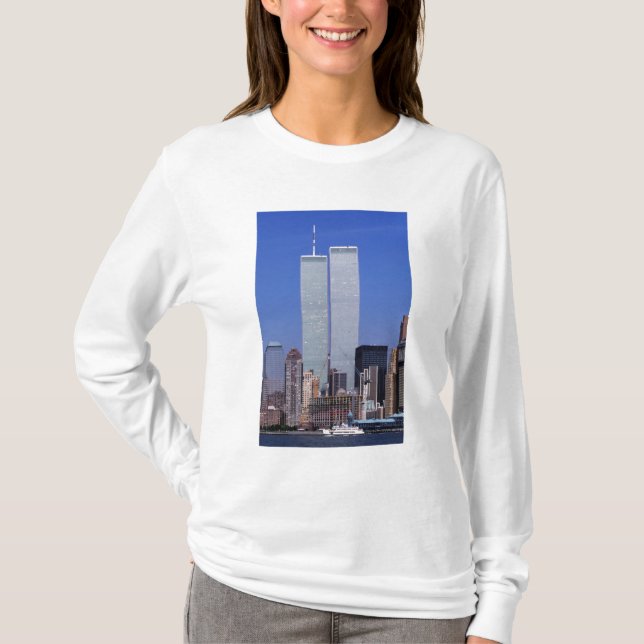 New York, USA. Twin towers of the famous World T-Shirt (Front)