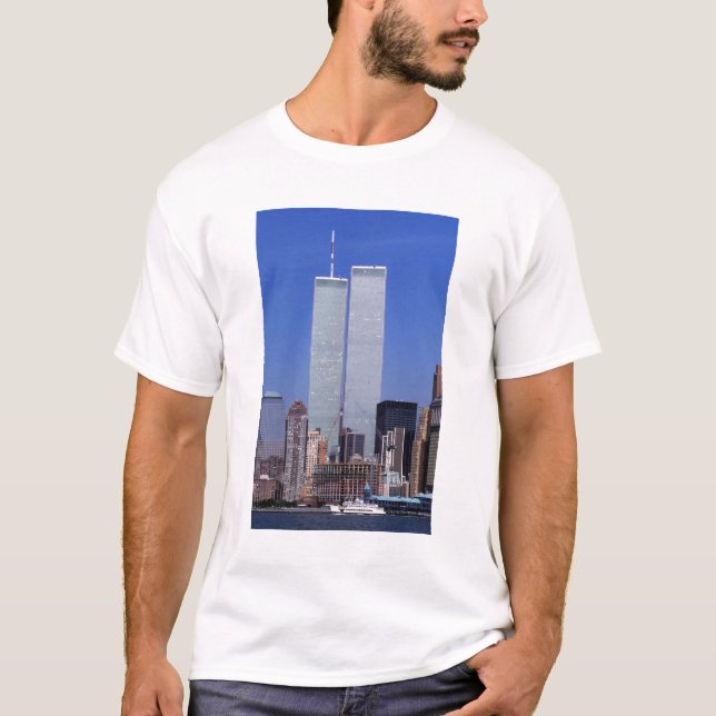 New York, USA. Twin towers of the famous World T-Shirt (Front)