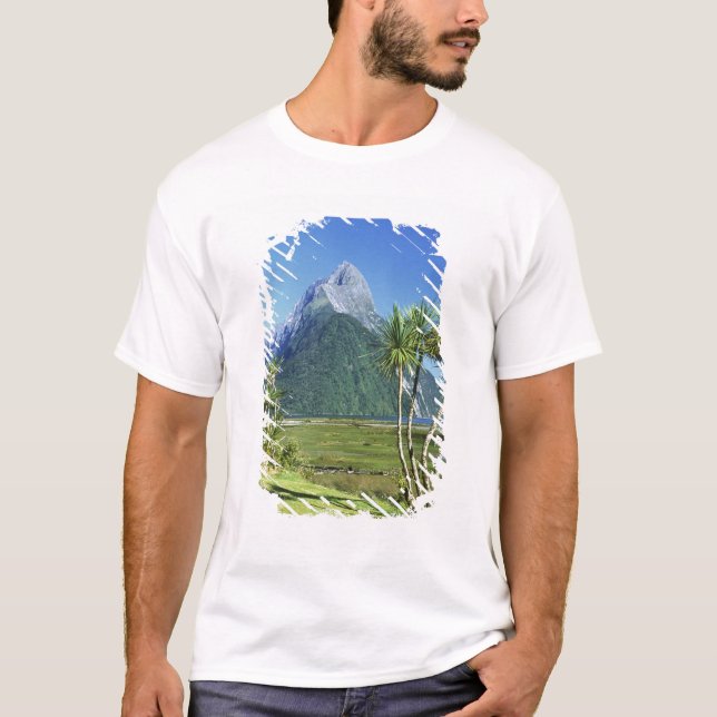 New Zealand, South Island,  Mitre Peak, T-Shirt (Front)
