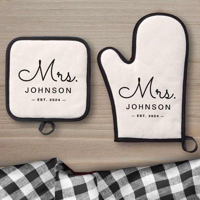 Newlywed Bride Personalised White Oven Mitt & Pot Holder Set (Creator Uploaded)