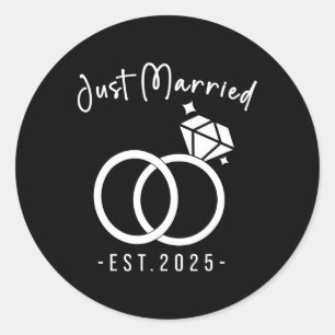 Newlyweds 2025 Bride And Groom Wedding Planners Ju Classic Round Sticker