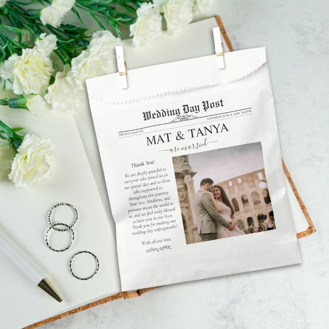Newspaper Wedding Thank You Classic Elegant Favour Bags (Newspaper Wedding Thank You Classic Elegant Favor Bag)