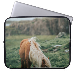 NICE HORSE LAPTOP SLEEVE