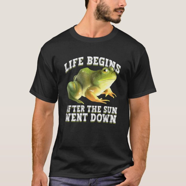 Night Gigging And Frog Catching T-Shirt (Front)