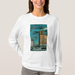 Night View up Kearney St at Chronicle Bldg T-Shirt