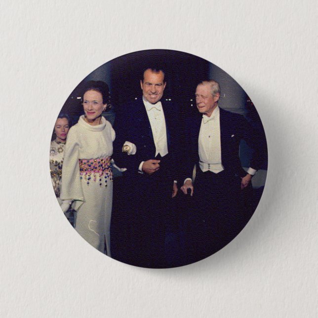 Nixon_and_the_Windsors 6 Cm Round Badge (Front)
