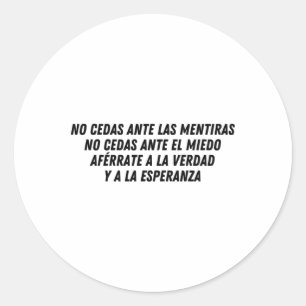 No Cedas Ante Las Mentiras (black) Classic Round Sticker