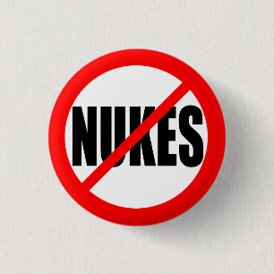 "NO NUKES" 3 CM ROUND BADGE