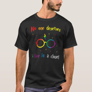 No One Deserve To Live In A Close  For Women Men T-Shirt