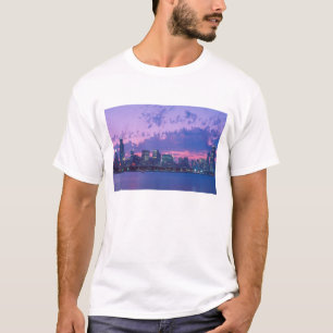 North America, USA, IL. Chicago skyline at dusk T-Shirt