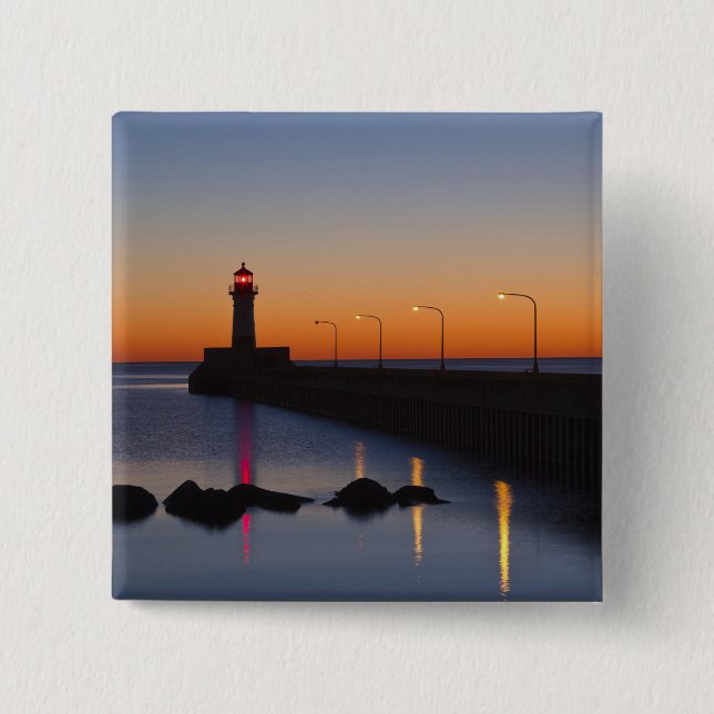 North pier Lighthouse in Duluth, Minnesota, 15 Cm Square Badge (Front)