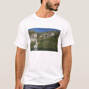 Norway, Geirangerfjord (UNESCO), Geiranger. T-Shirt
