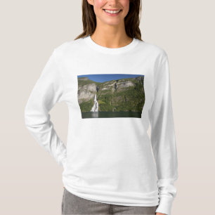 Norway, Geirangerfjord (UNESCO), Geiranger. T-Shirt
