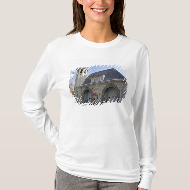 Number 19 Engine House in Washington, D.C. T-Shirt (Front)