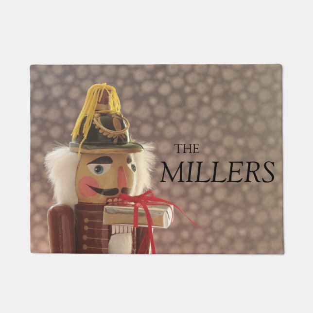 Nutcracker with silver gift doormat (Front)
