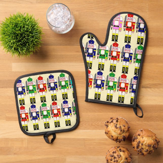 Nutcrackers Christmas Oven Mitt & Pot Holder Set (Top Down)