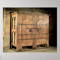Oak chest of drawers