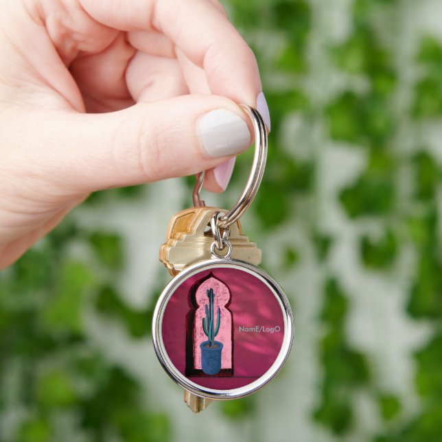 objet_21_a window with a cactus key ring (Hand)
