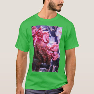 Octopus Holding a Jar at Tennessee Aquarium T-Shirt