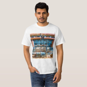 Old and rusty Atlas Imperial diesel engine at Inde T-Shirt