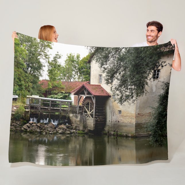 OLD MILL STREAM FLEECE BLANKET (In Situ)