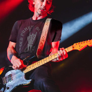 OLD PUNKS NEVER DIE - Retro Skeleton Rock On Hand T-Shirt