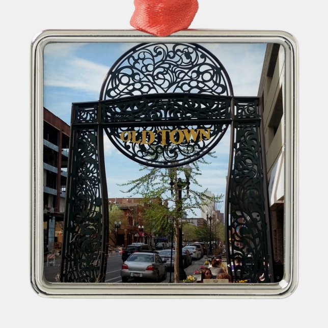 Old Town Chicago Metal Tree Decoration (Front)