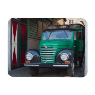 Old truck with beer - magnet