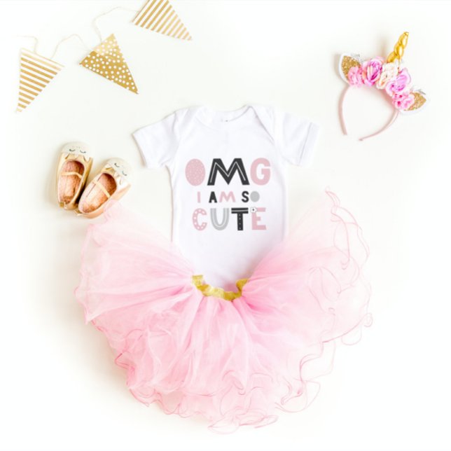 OMG I AM SO CUTE | PINK | BEAR | CLEVER SAYING | BABY BODYSUIT (Creator Uploaded)
