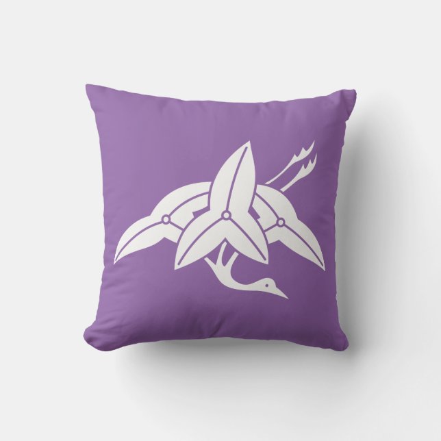 OMODAKA CRANE CUSHION (Front)