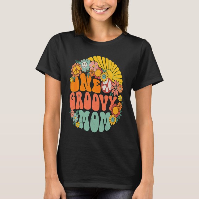 One Groovy Mom Retro 70s Hippie Boho Wavy Mama Mot T-Shirt (Front)